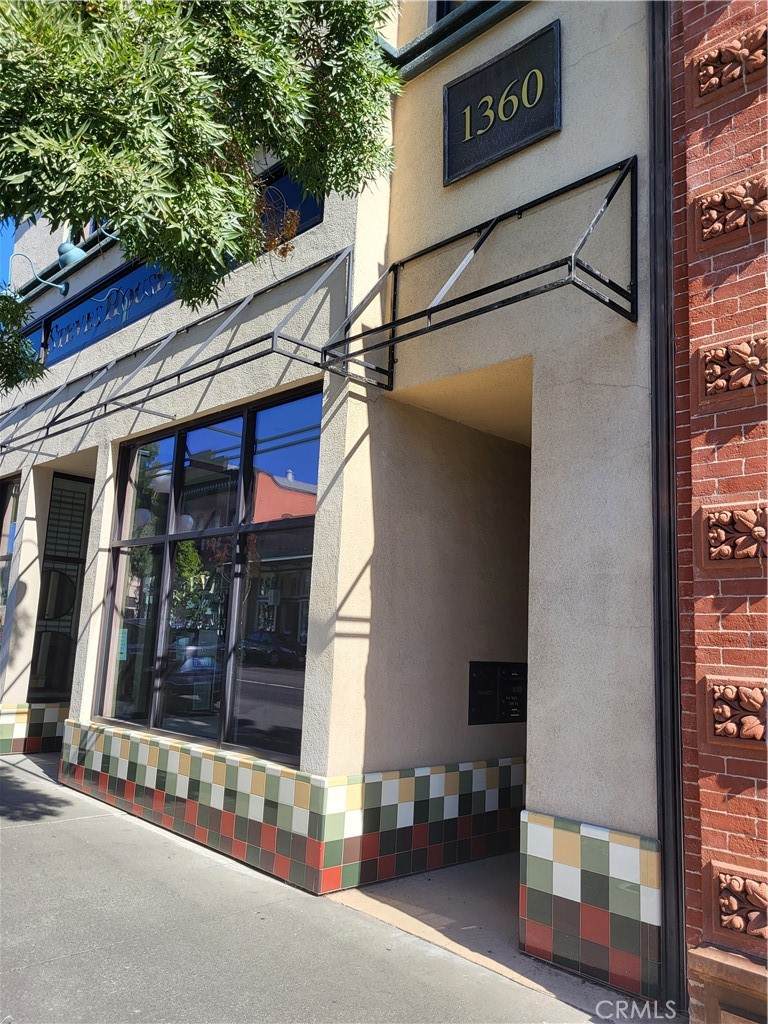 1360 Main St - Photo 1