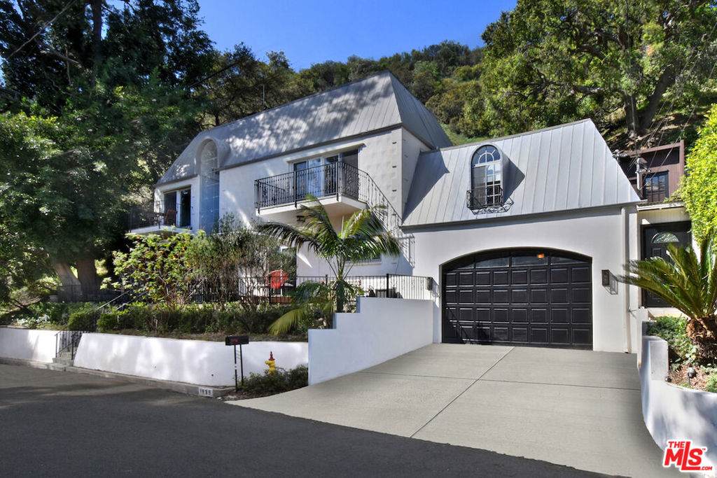 1839 Beverly Drive - Photo 1