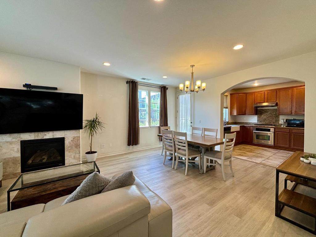 305 Toscana Way - Photo 1