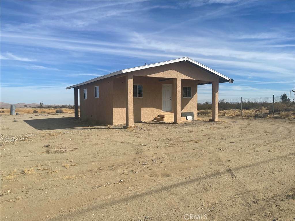 18645 Palmdale Boulevard - Photo 1