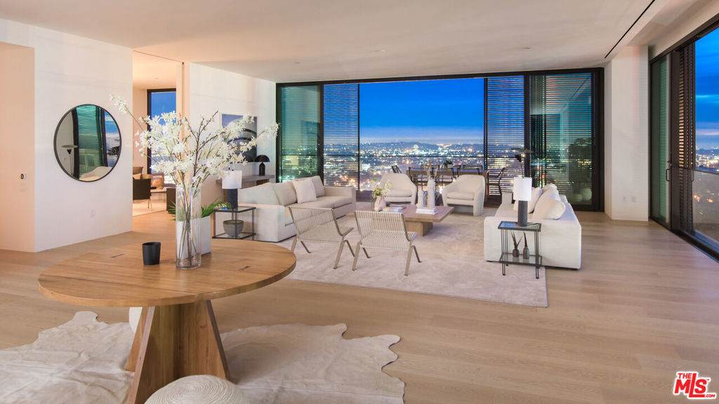 9040 Sunset Blvd - Photo 1