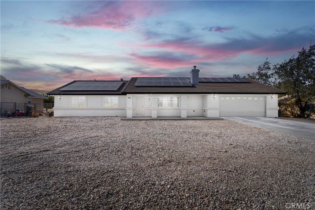 9986 Hemlock Avenue - Photo 1