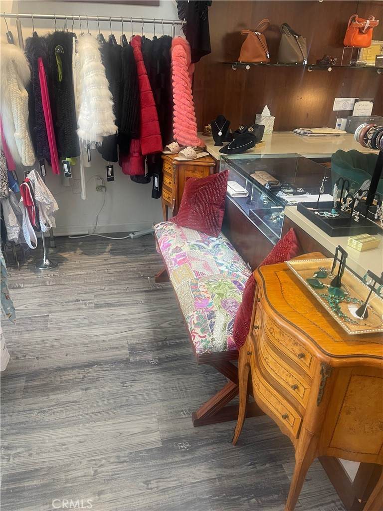 324 324 Address Not Published - Photo 1