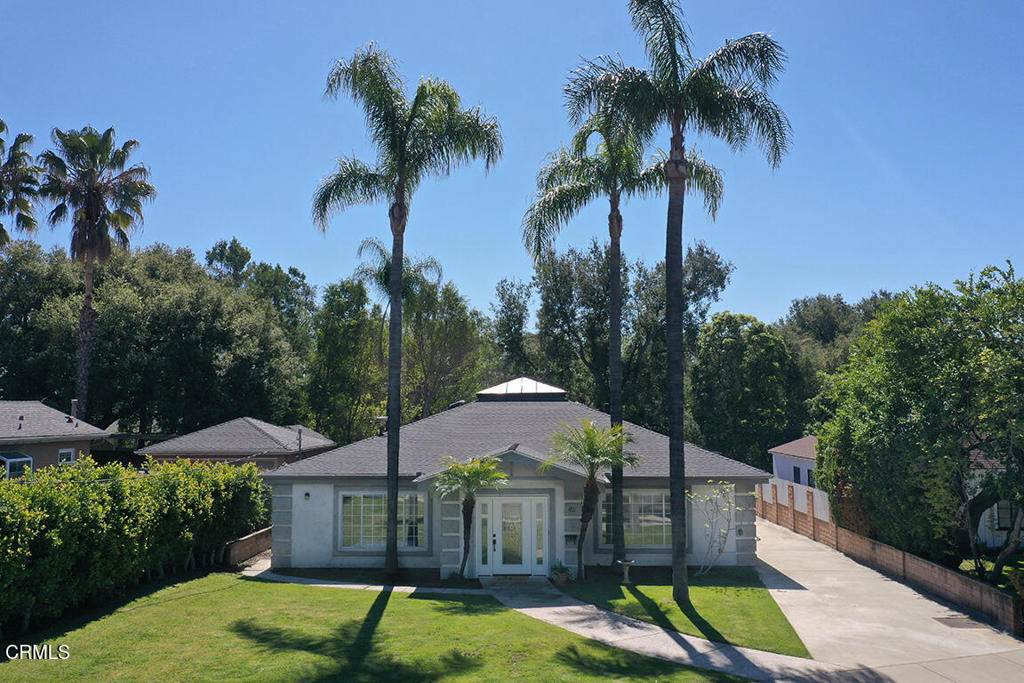 220 Hillcrest Boulevard - Photo 1
