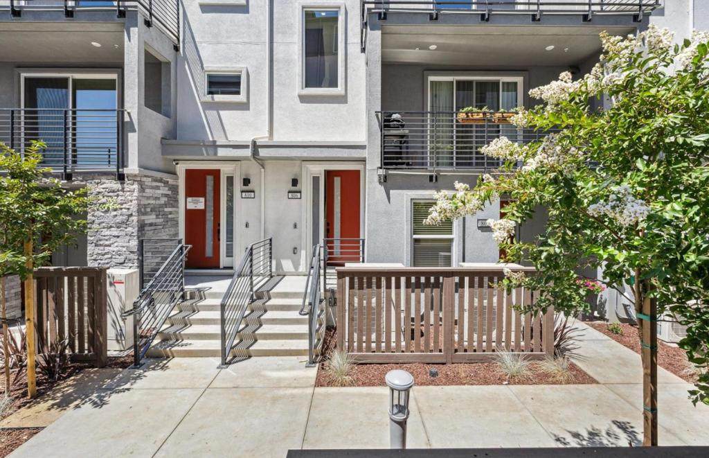 806 Redberry Way - Photo 1