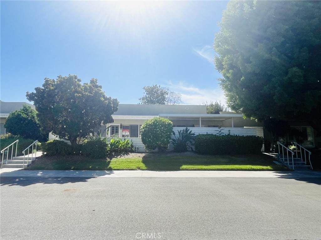 2019 Via Mariposa W - Photo 1