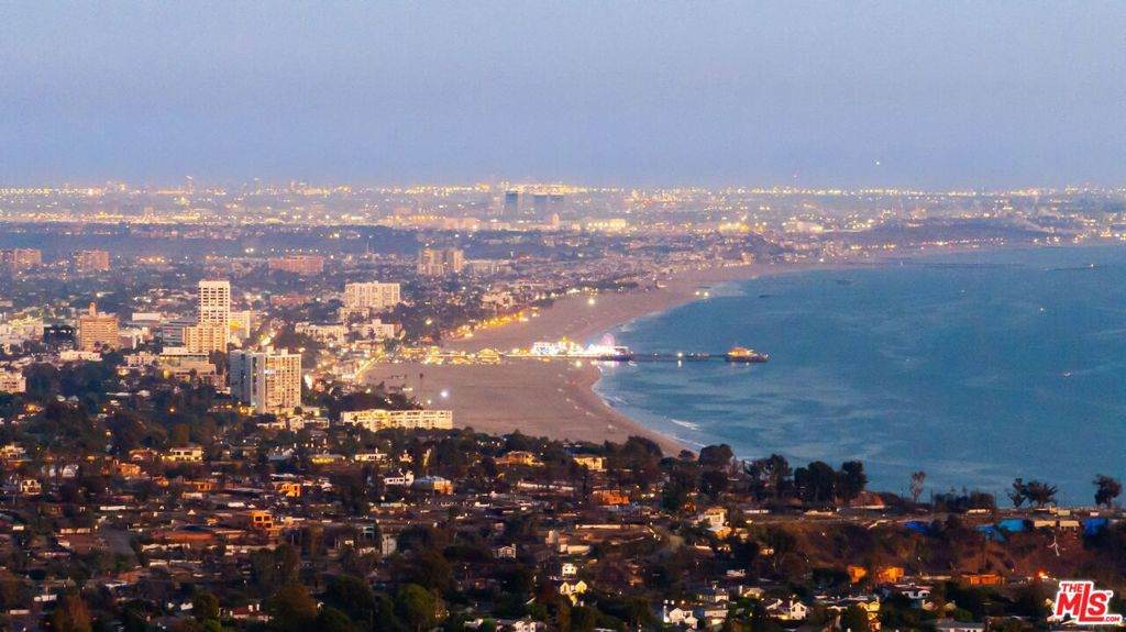 1058 Vista Grande Drive - Photo 1