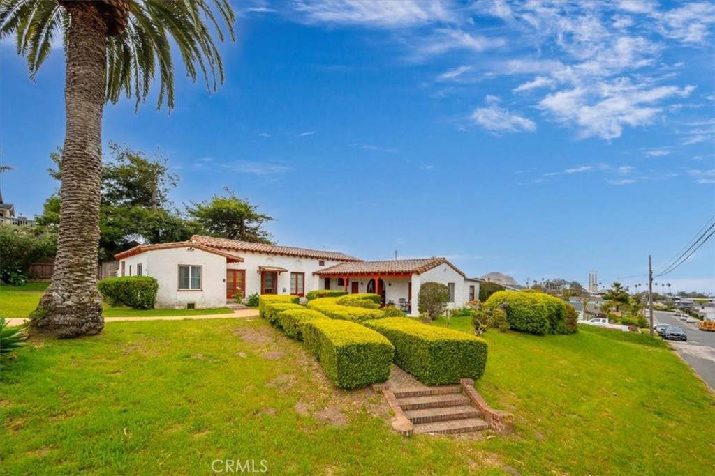 685 Kings Ave - Photo 1