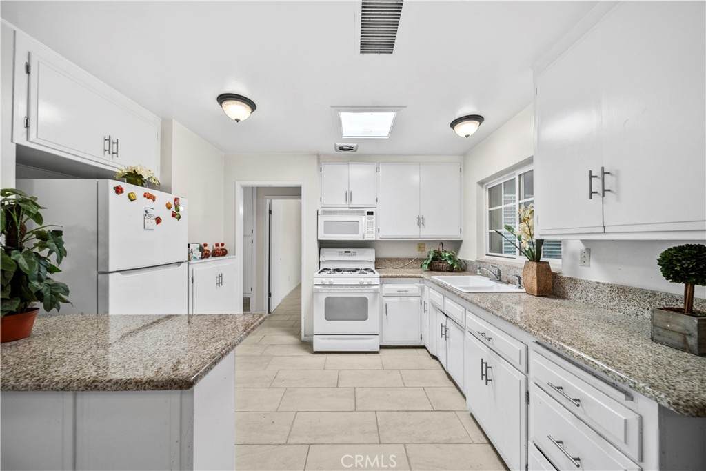 820 Alessandro Street - Photo 1