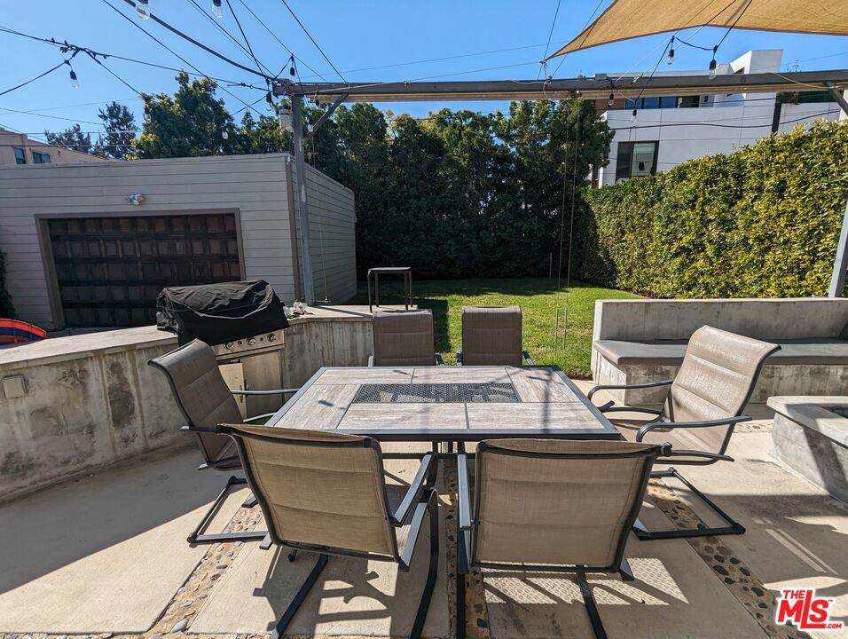 833 Las Palmas Avenue - Photo 1