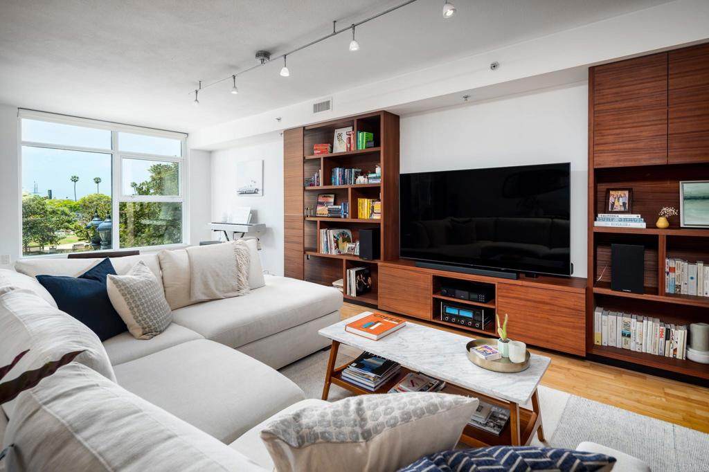 1431 Pacific Highway - Photo 1