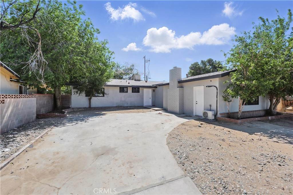 43820 Beech Avenue - Photo 1