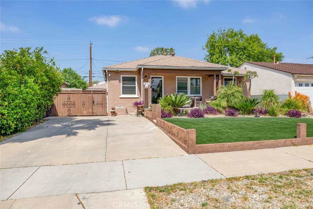 1821 Niagara Street - Photo 1