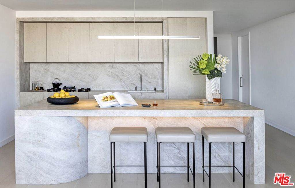 9200 Wilshire Blvd - Photo 1