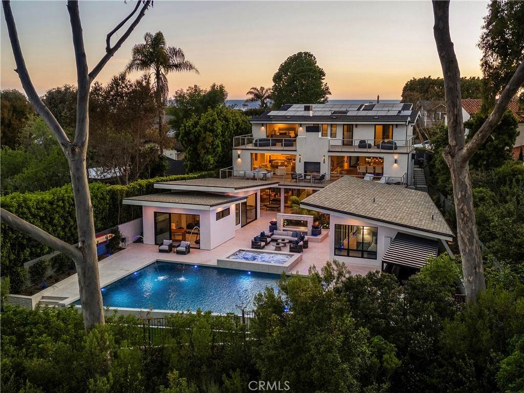 552 Seaward Rd - Photo 1