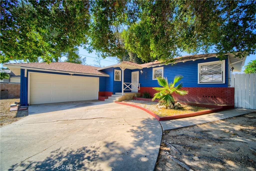 6083 Merito Avenue - Photo 1