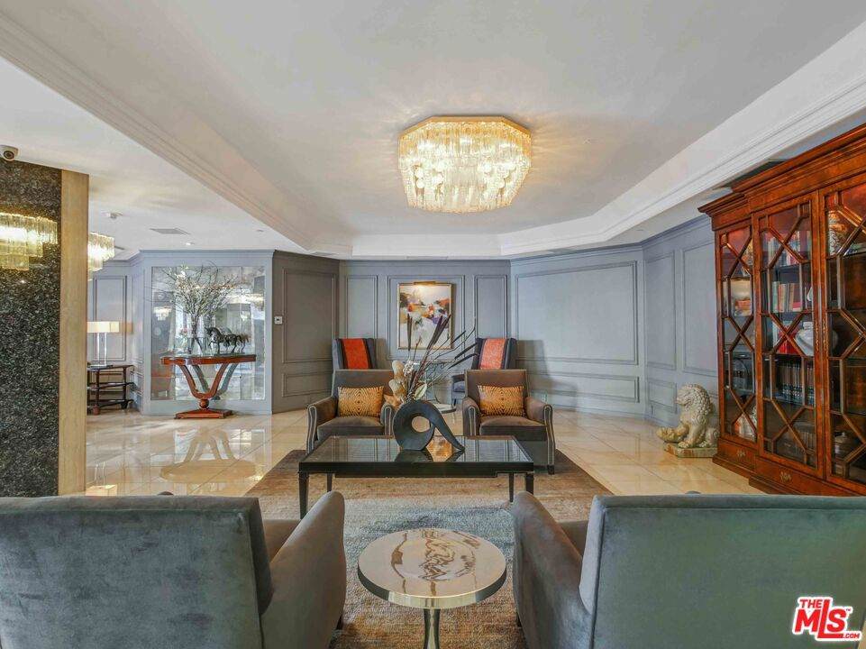 10660 Wilshire Boulevard - Photo 1