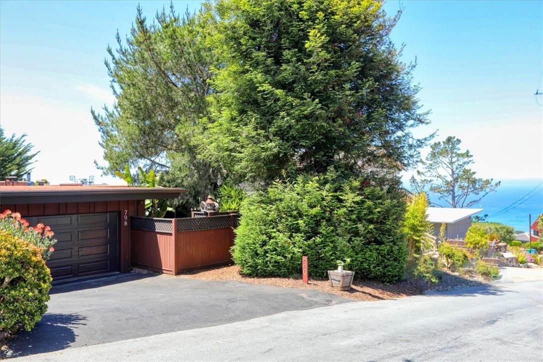 798 Drake Street - Photo 1