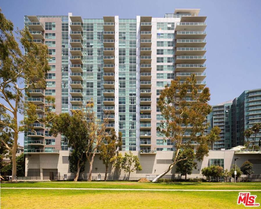 13700 Marina Pointe Drive - Photo 1