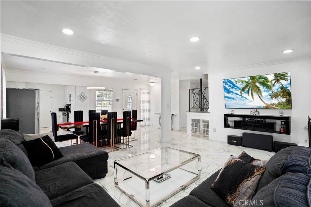 9021 Oneida Avenue - Photo 1
