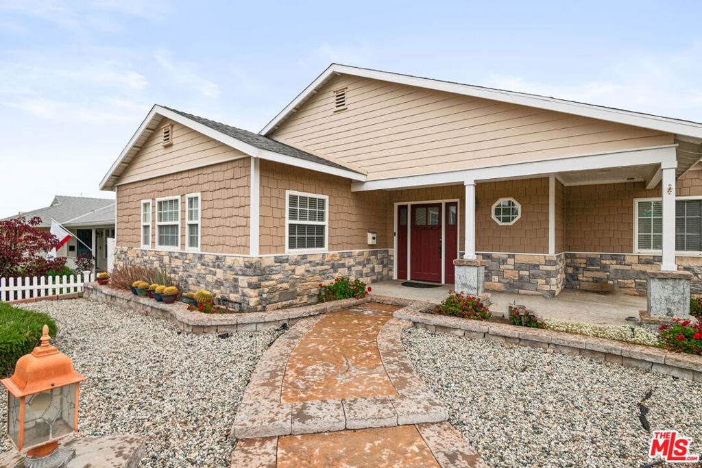 441 University Avenue - Photo 1