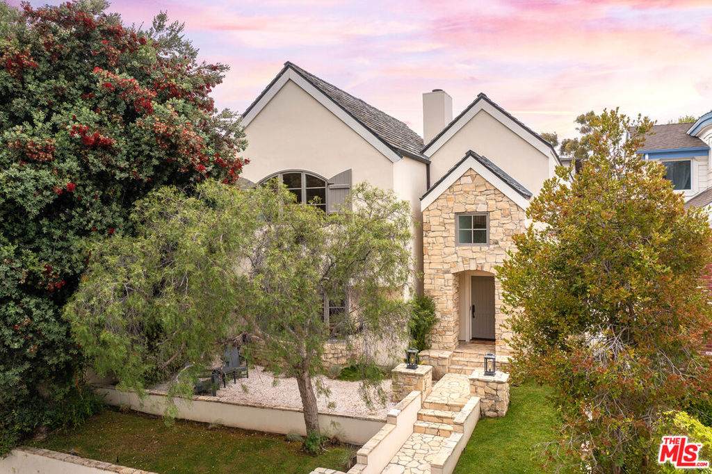 755 31st Street - Photo 1