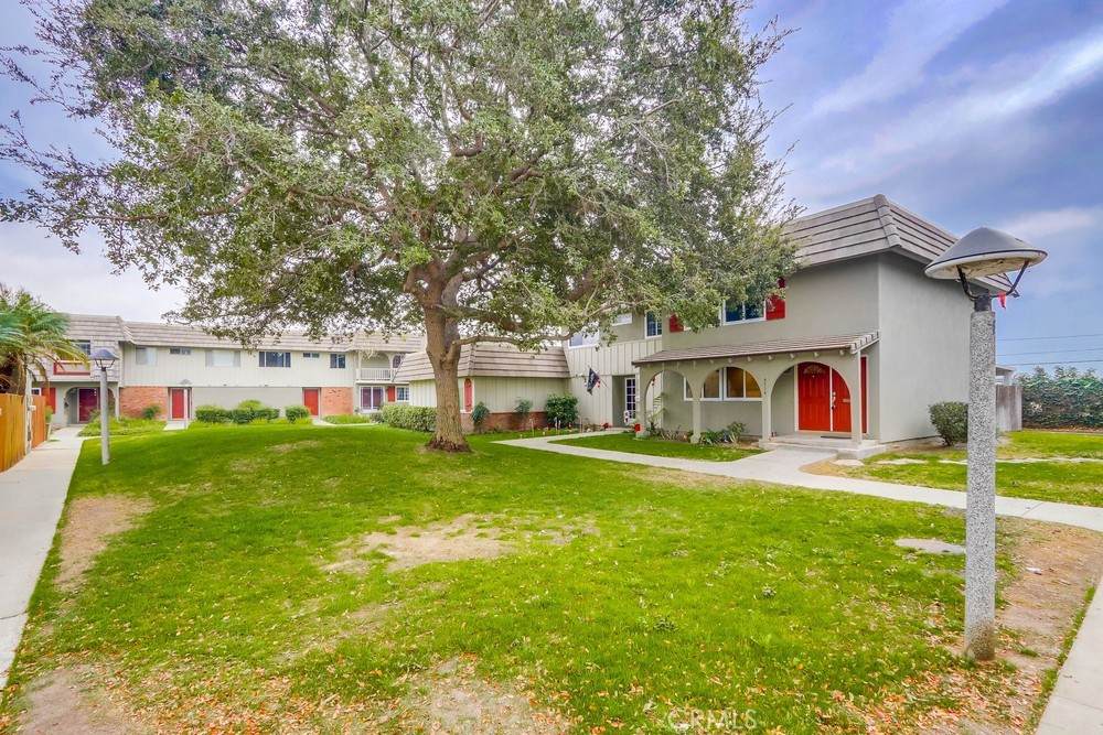 4714 Larwin Avenue - Photo 1