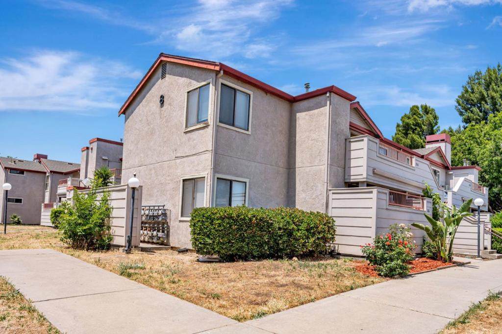 8 Lancaster Circle - Photo 1