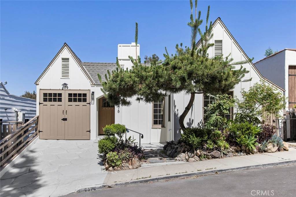 2376 Lake View Avenue - Photo 1