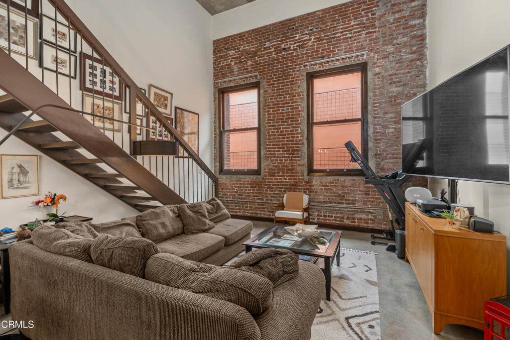 35 Raymond Avenue - Photo 1