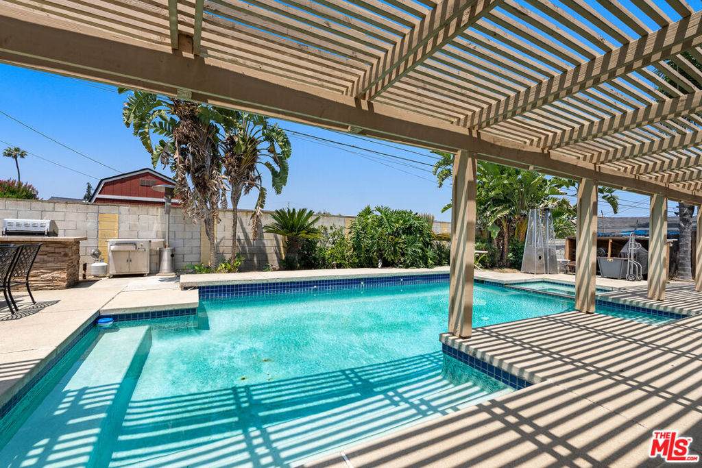 1103 Novarro Street - Photo 1