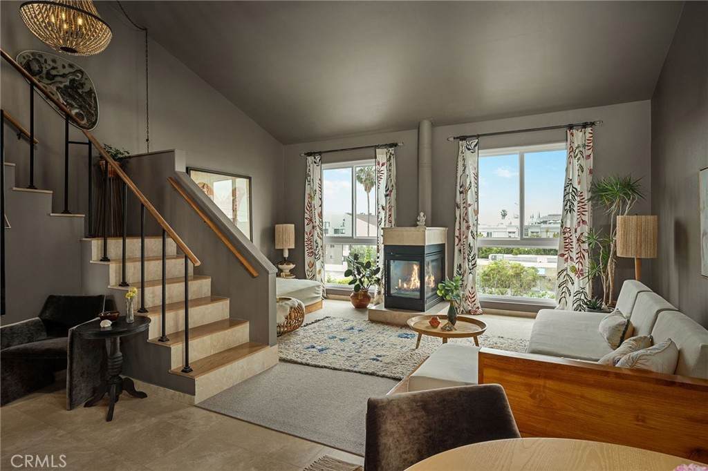 837 West Knoll Drive - Photo 1
