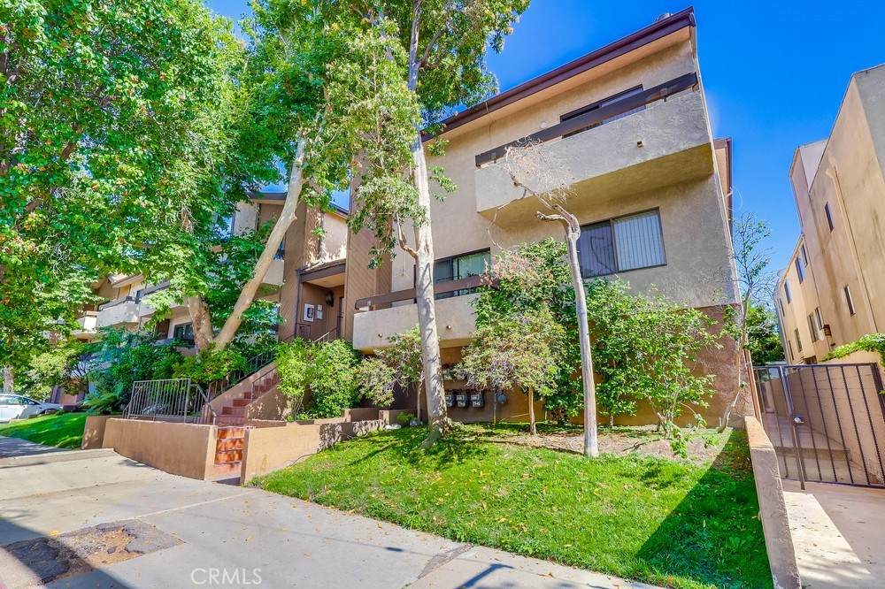 12330 Magnolia Boulevard - Photo 1