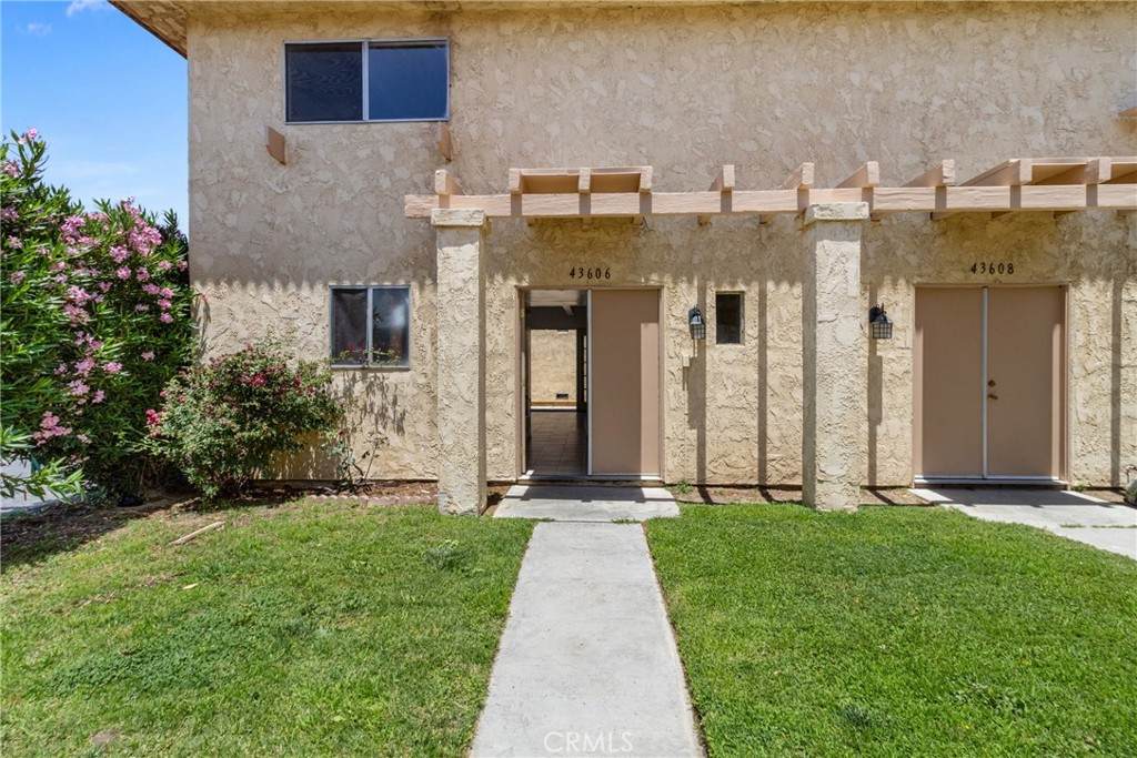 43606 Stanridge Avenue - Photo 1