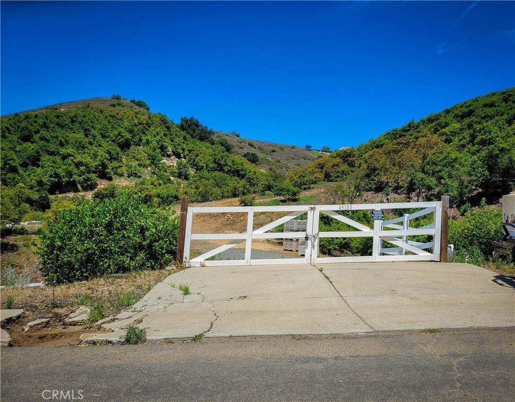 45100 La Cruz Drive - Photo 1