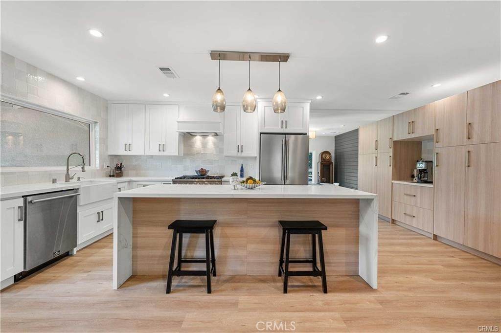 7600 Earldom Avenue - Photo 1