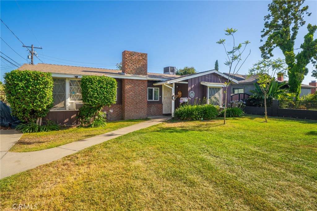 950 Yale Street - Photo 1