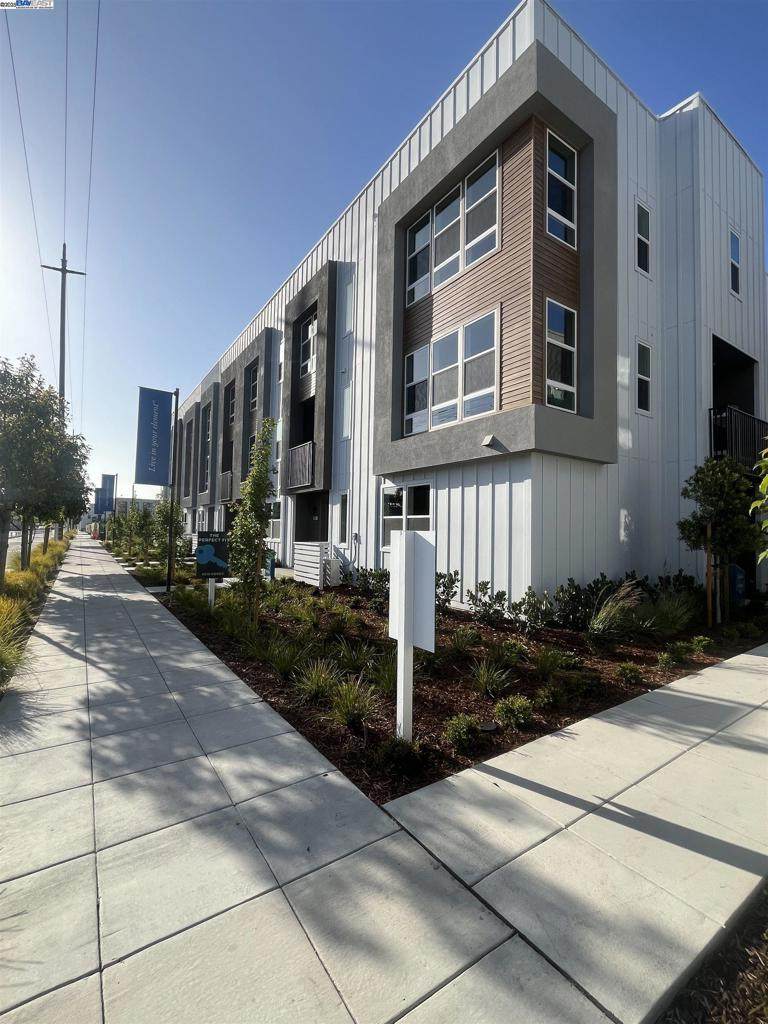 2007 Clement Avenue - Photo 1