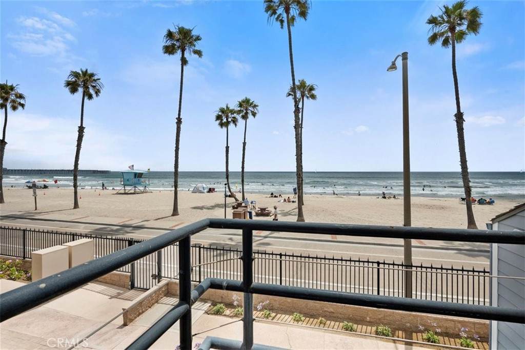 804 N The Strand - Photo 1