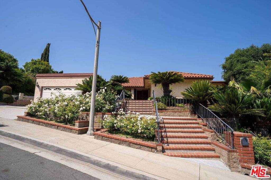 1465 Sunshine Drive - Photo 1