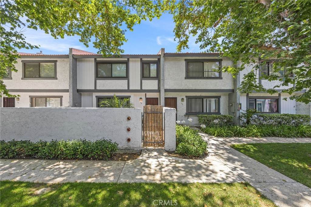 1910 Palmyra Avenue - Photo 1