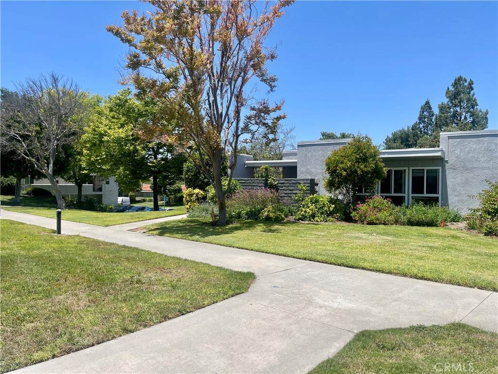2205 Via Mariposa - Photo 1