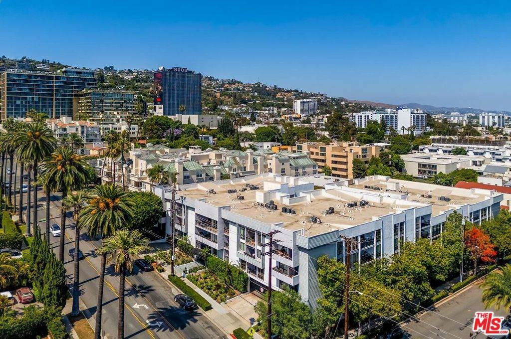 906 Doheny Drive - Photo 1
