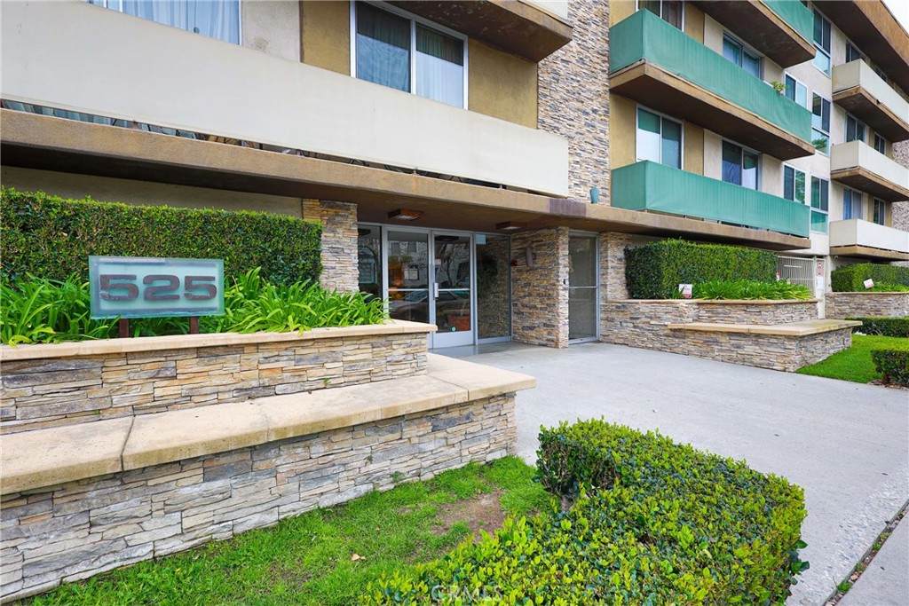 525 Sycamore Avenue - Photo 1