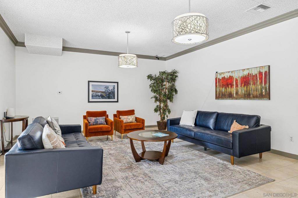 2568 Albatross St - Photo 1