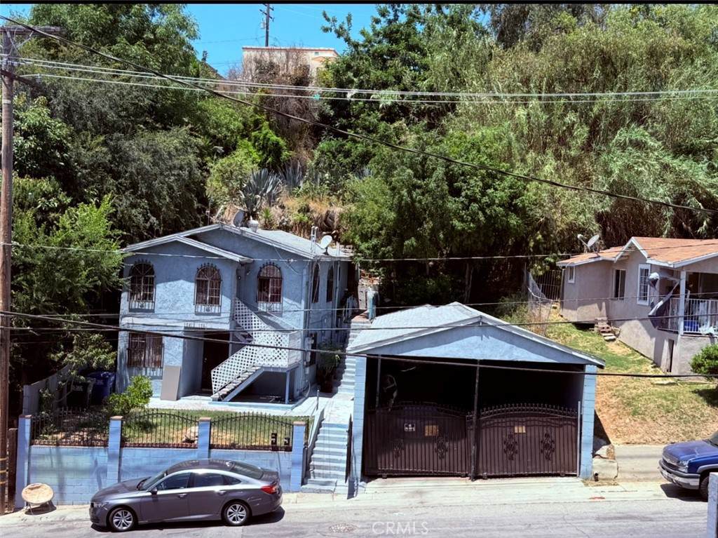 1041 Geraghty Ave - Photo 1