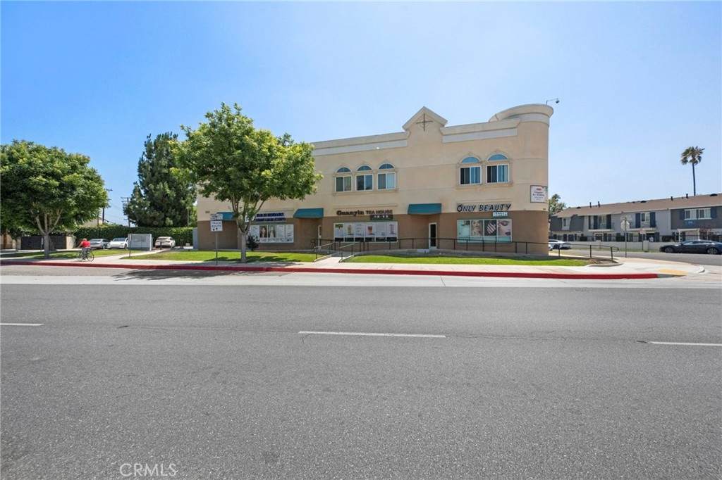 550 Glendora Avenue - Photo 1