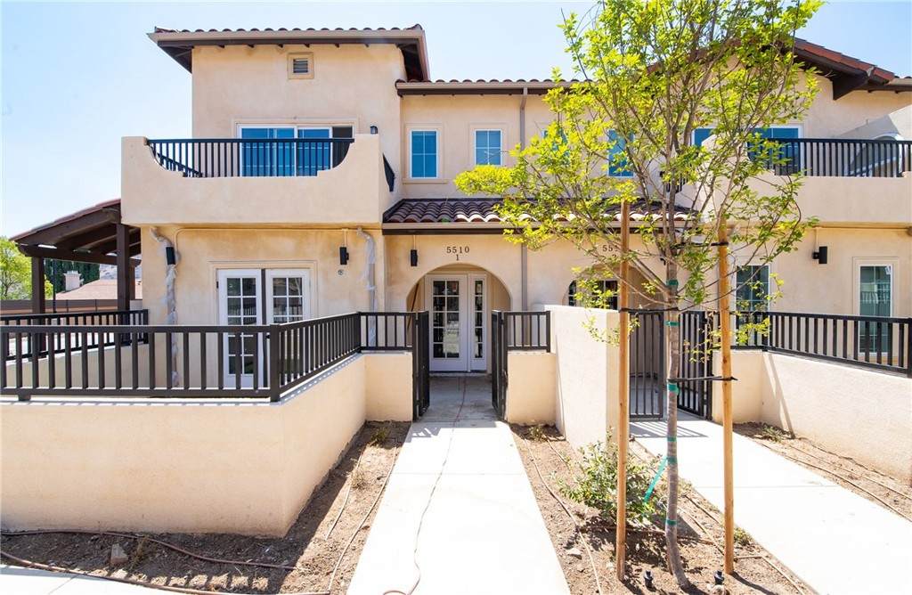 5526 Los Angeles Avenue - Photo 1