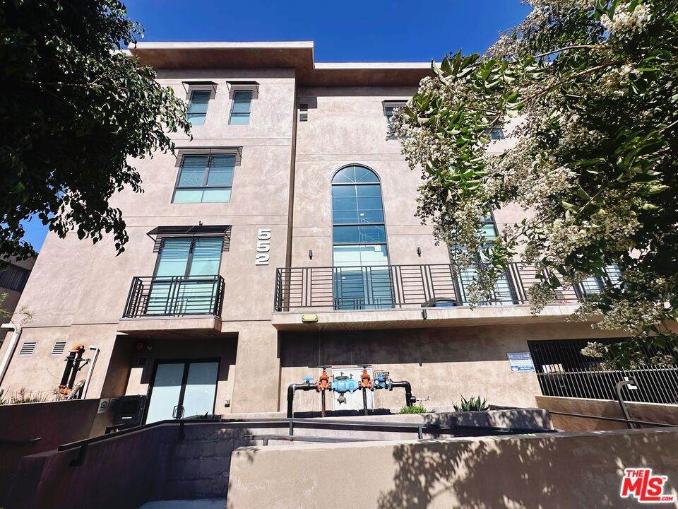 552 Hobart Boulevard - Photo 1