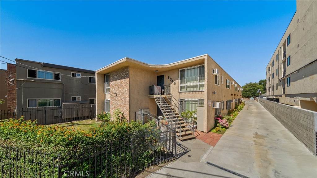 6045 Hazelhurst Place - Photo 1